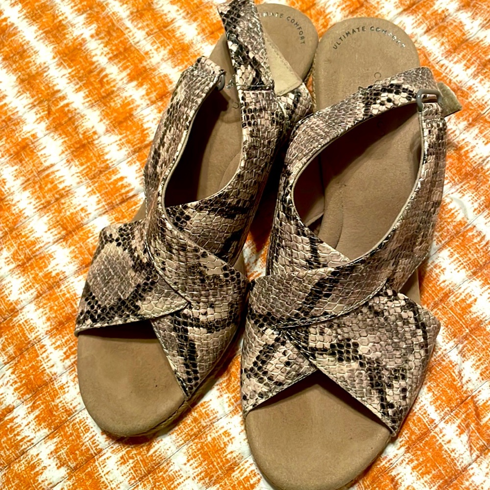 Clarks black & white snakeskin